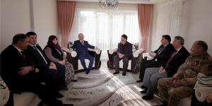 VALİMİZ TAŞOVA İLÇEMİZDE ŞEHİD AİLESİ BASRİ AYDEMİR’İ ZİYARET ETTİ