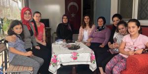 FUNDA VAROL HANIMEFENDİ, GÜMÜŞHACIKÖY ŞEHİDİMİZ PİYADE UZMAN ÇAVUŞ SERCAN KOÇ’UN AİLESİNİ ZİYARET ETTİ