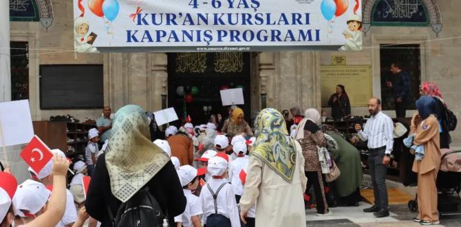 Minik Yüreklerden Büyük Yılsonu Gösterisi: Küçük Eller, Büyük Coşku!