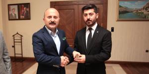 DÜNYA İKİNCİSİ OLAN SOFULAR CAMİİ MÜEZZİNİMİZ HASAN BEDİRHAN HAFIZLIK YARIŞMALARINDA ALDIĞI DERECELERLE İLİMİZİ GURURLANDIRMAYA DEVAM EDİYOR