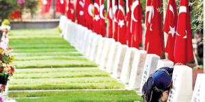 Şehitliklerde Hüzünlü Bayram