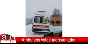 Ambulans yolda mahsur kaldı