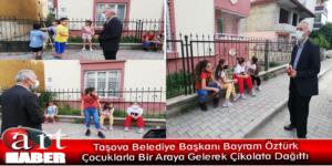 Taşova Belediye Başkanı Bayram Öztürk Çocuklarla Bir Araya Gelerek Çikolata Dağıttı