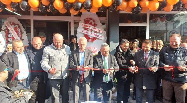 İşyeri sahipleri Selman ve Hakan Çiftçi hemşehrilerimize bol ve bereketli kazançlar diliyoruz.