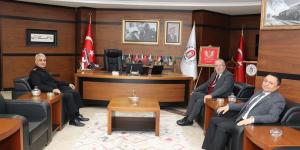 Amasya İl Jandarma Komutanı Albay Mehmet Arı, Amasya Üniversitesi Rektörü Prof. Dr. Ahmet Hakkı Turabi’ye iade-i ziyarette bulundu.