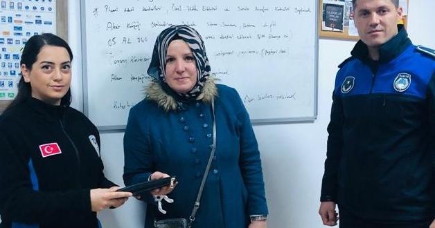 KAYIP PARA DOLU CÜZDANI  VATANDAŞ BULDU,SAHİBİNE  TESLİM ETTİ