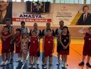 Minik Basketbolcular Babalarıyla Sahada Buluştu